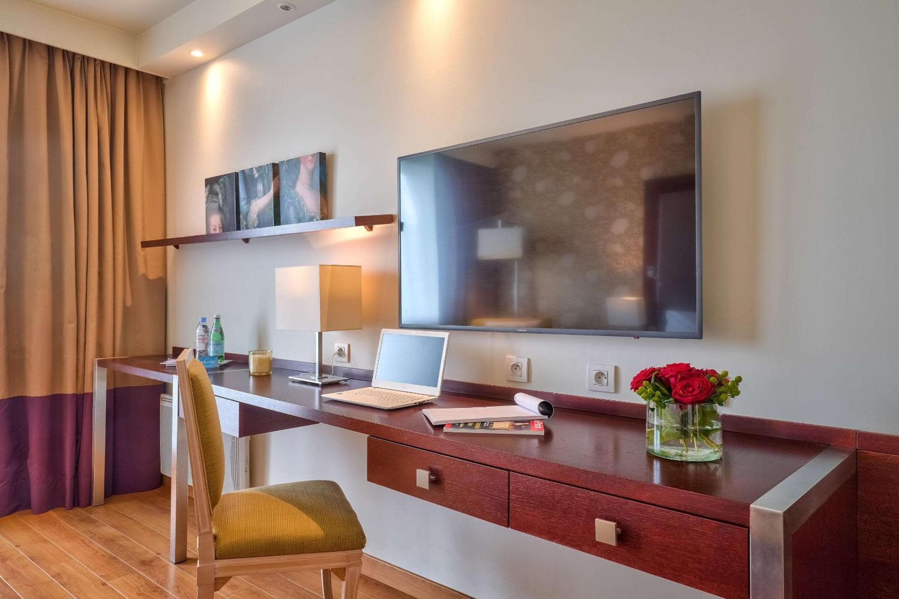 Clarion Paris CDG Airport