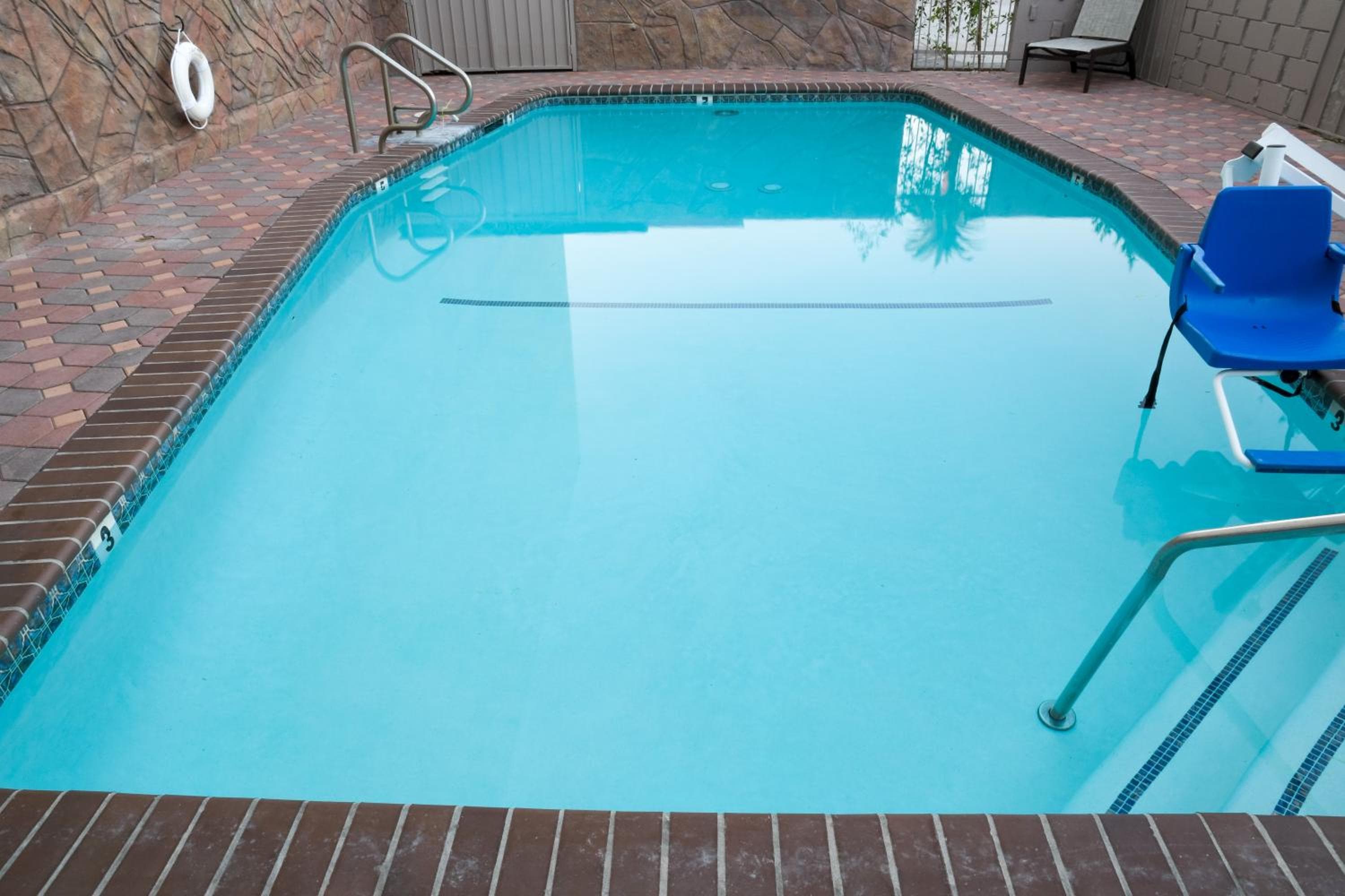 Hotel Xilo Glendale