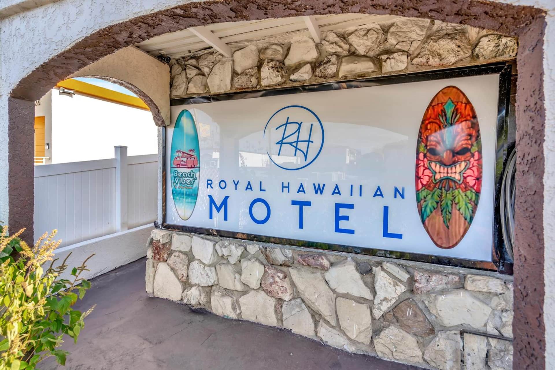 Royal Hawaiian Inn - Mid City
